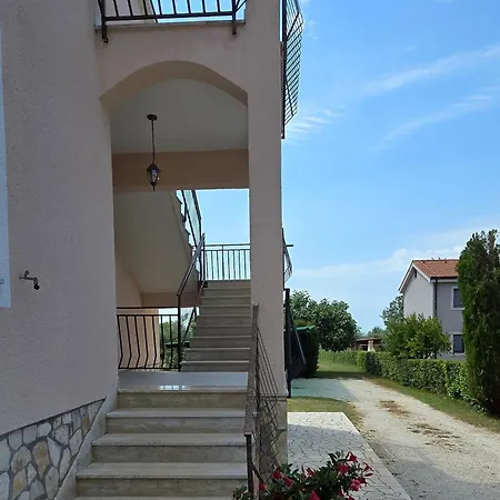 With Parking Space Buici, - 24819 Πόρετς